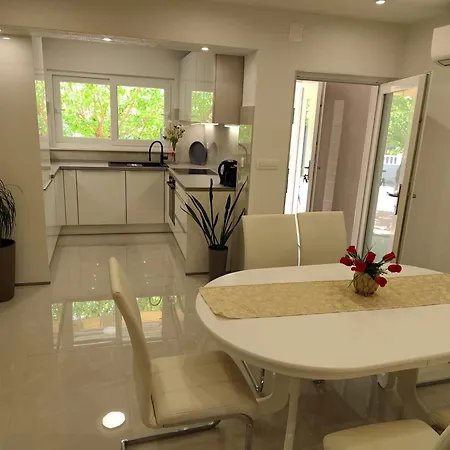 Trubi 2 Apartment *